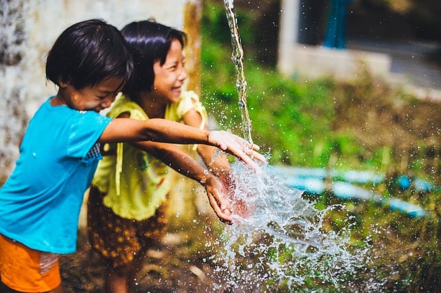 importancia del agua para los niños